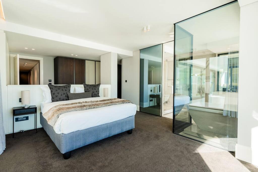 The Eclipse Apartment *